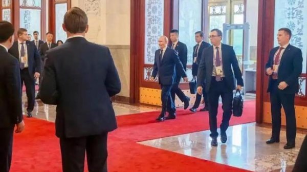 优配无忧 阅兵结束后普京前往人民大会堂 深化中俄合作